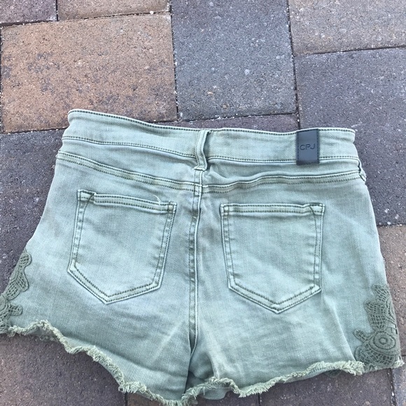 Shorts - Picture 4 of 8